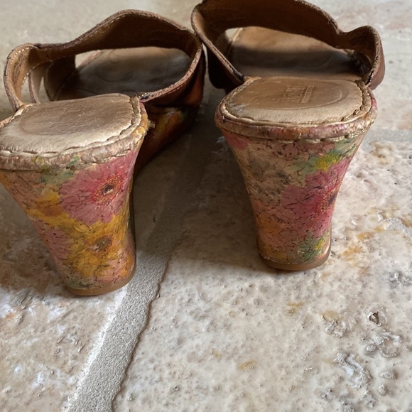 BORN Cork Wedge Slip On Sandals Womens Leather comfort Tan floral Beach Size 9 - Picture 5 of 9
